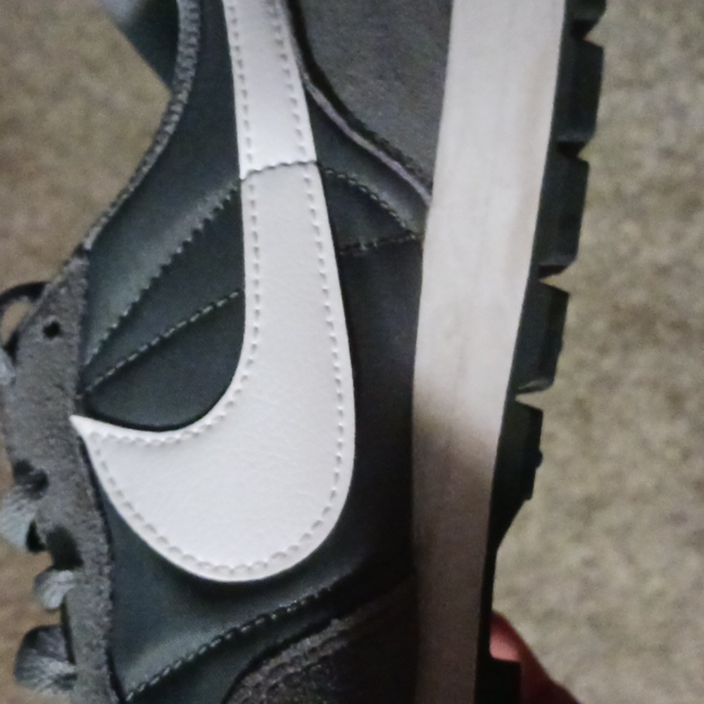 Shoes - Picture 4 of 5